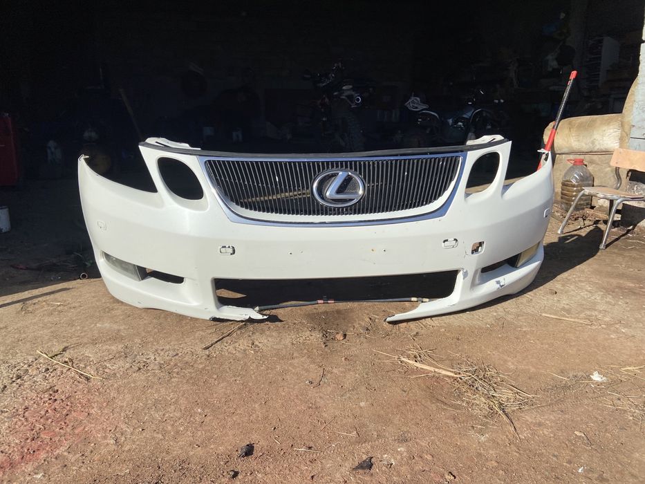 Продам передний бемпер Lexus gs190