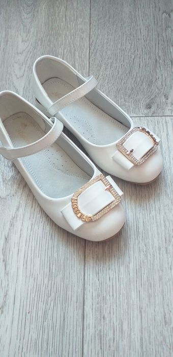 Продам туфли для девочки