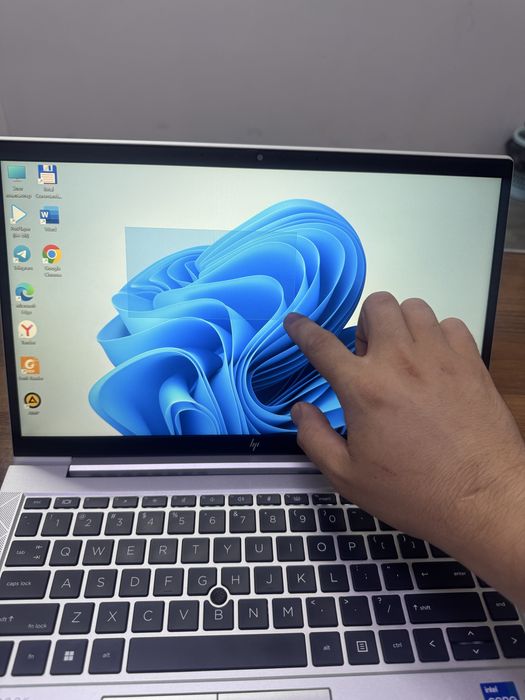 HP Elitebook 840 G8 Touchscreen ideal holatda sensor