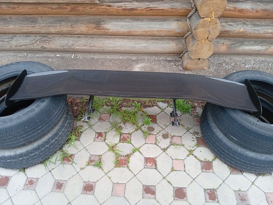 Спойлер карбон срочно