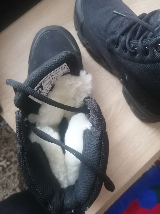 Продаётся ботинки