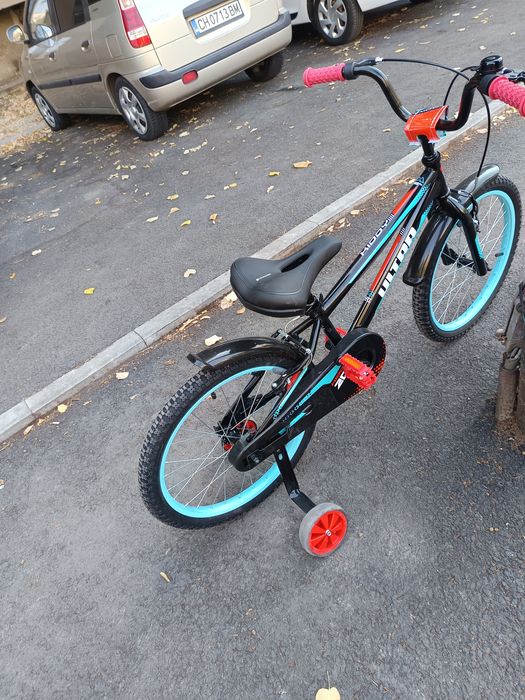 Детско колело с помощни колелета