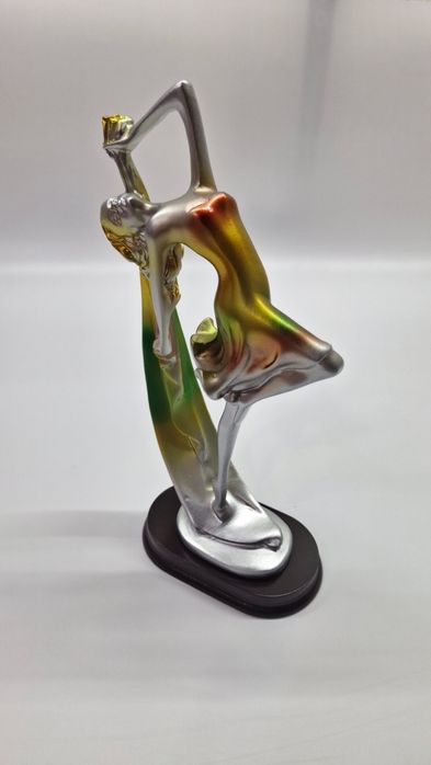 Статуэтка.  Танцующая девушка.  Фигурка.  Девушка.