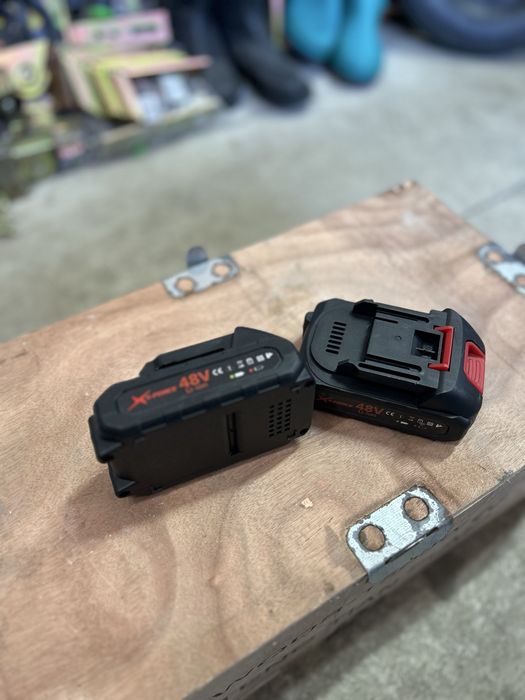 Foarfeca electrica cu 2 acumulatori + accesori