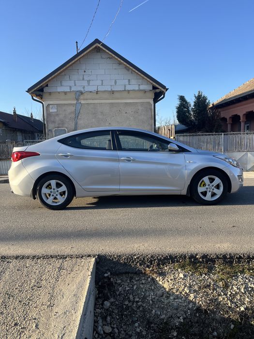 Hyundai Elantra 2012