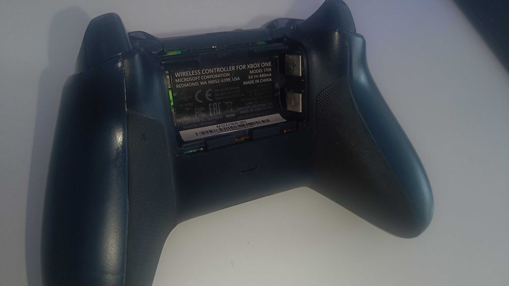 Продавам XBOX One контролери