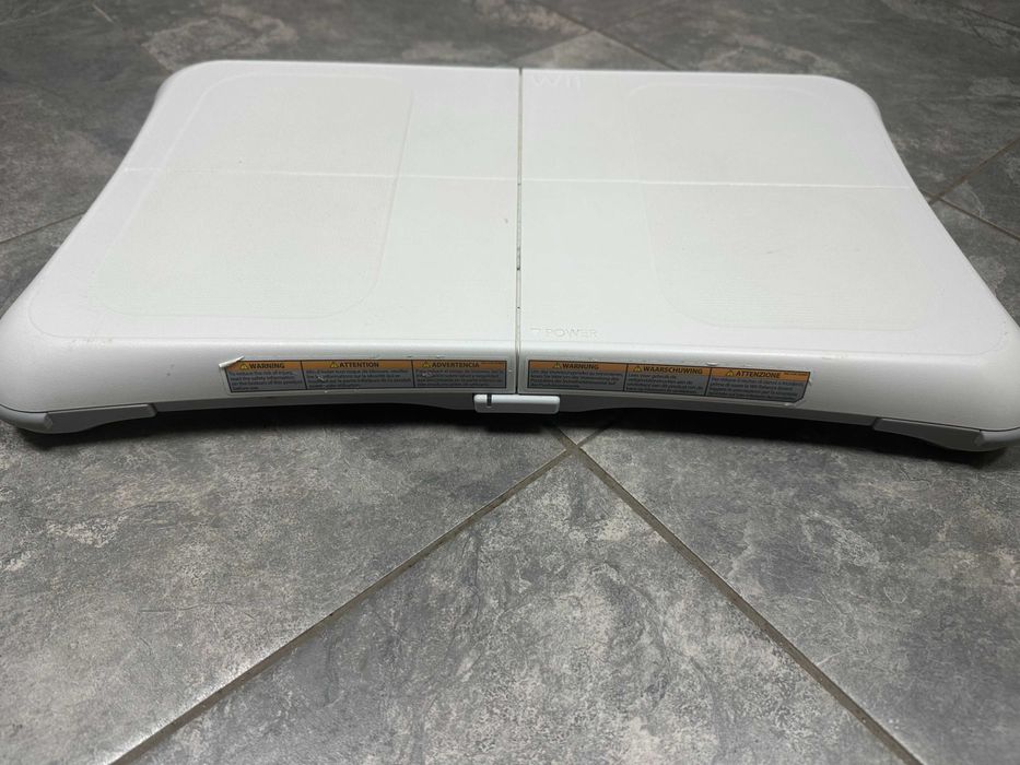 Nintendo Wii Balance Board + играта Wi Fit