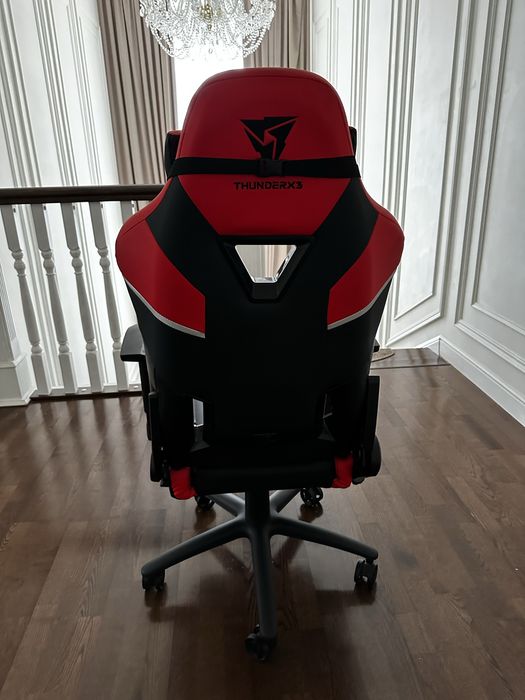 Геймерский стул ThunderX3
