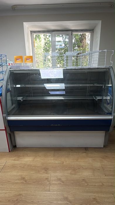 Продам колбасные витринные холодильники