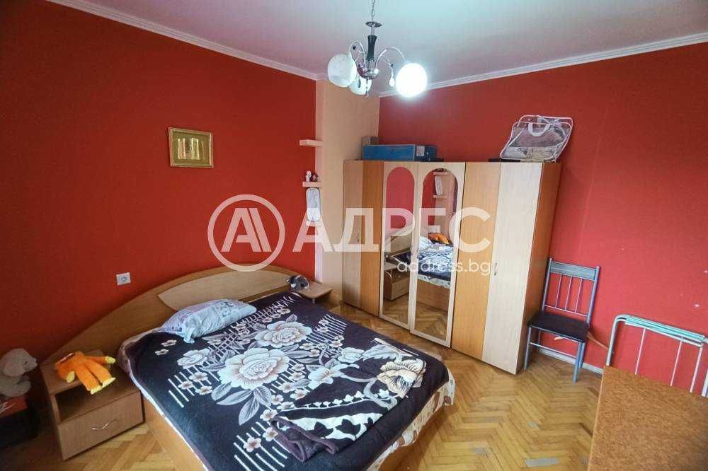 Продава се Двустаен апартамент в Разград, Център - 54 кв.м за 841 €/кв.м - Снимка #3