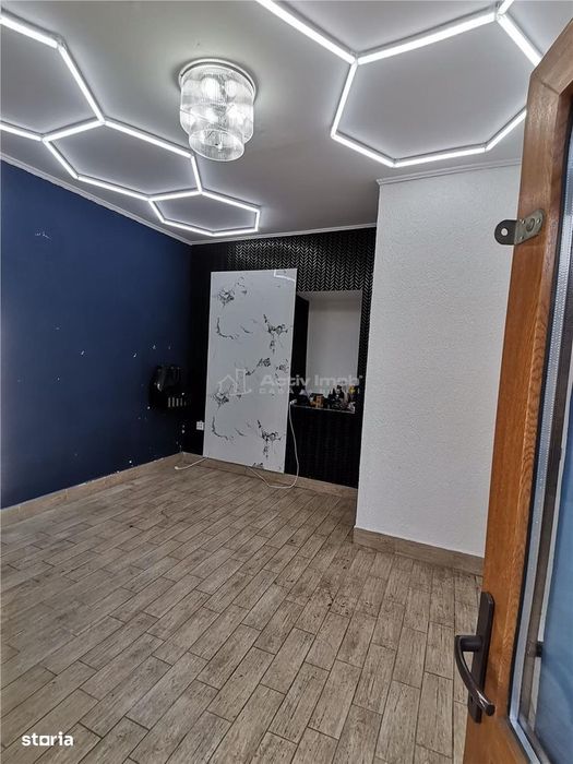 Piata Sf Gheorghe, spatiu comercial 15 mp