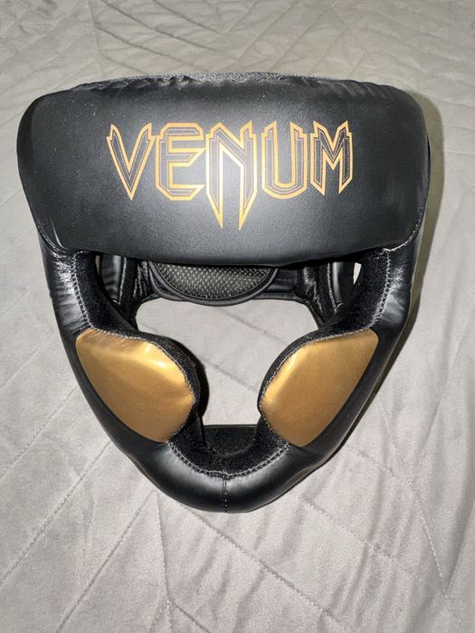 Черный боксерский шлем venum