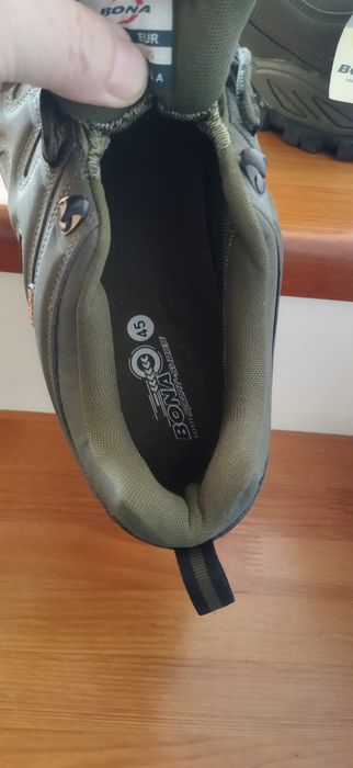 кроссовки  бонна  оригинал 45 р на 44