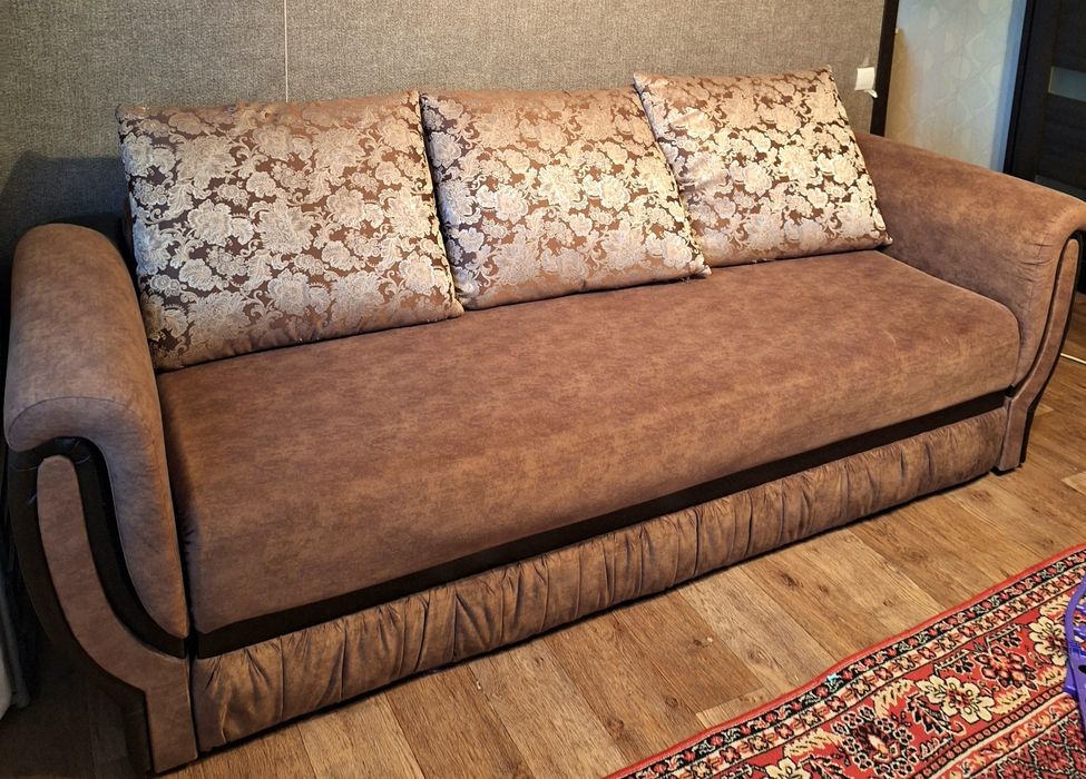 Диван в хорошем состоянии