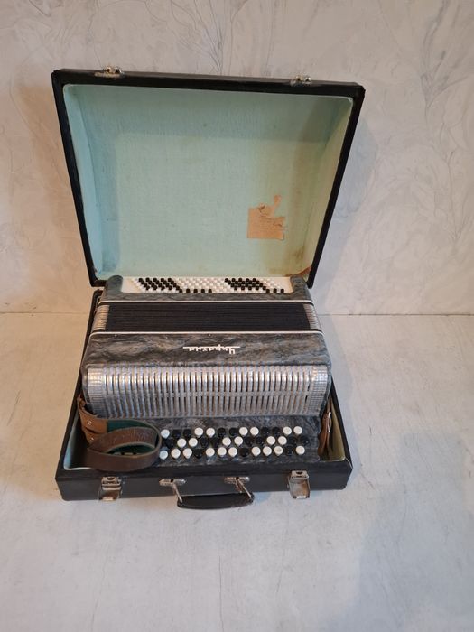 Продаётся баян состояние отличное