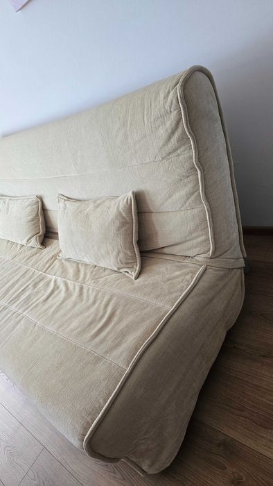 Vând canapea extensibilă, confortabilă (4 locuri)