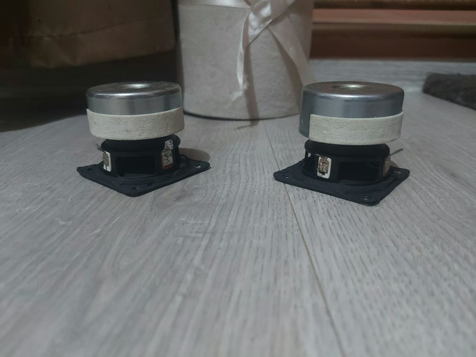 Difuzoare Bose 5P145A / G746CF. (Mid-High / Full-range).
Impedanță: 4 Ohmi