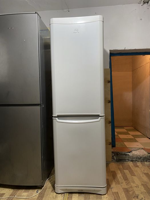 Холодильник индезит, высота 2 метра