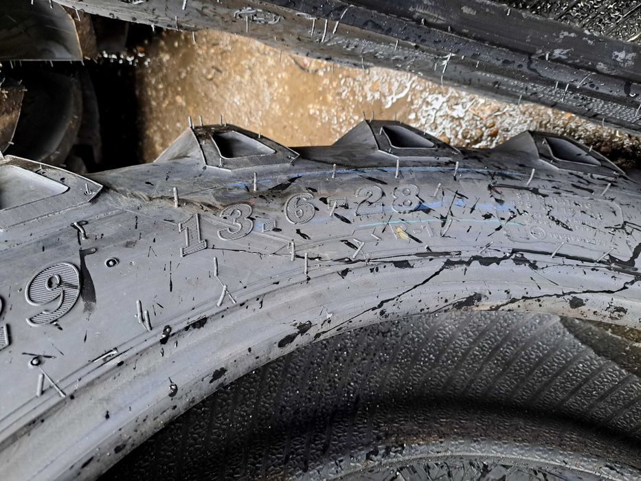 Cauciucuri pentru TRACTOR 13.6-28 marca MRL cu 8 pliuri anvelope noi