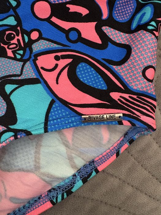 Продается фирменный новый купальник на 4-5 лет