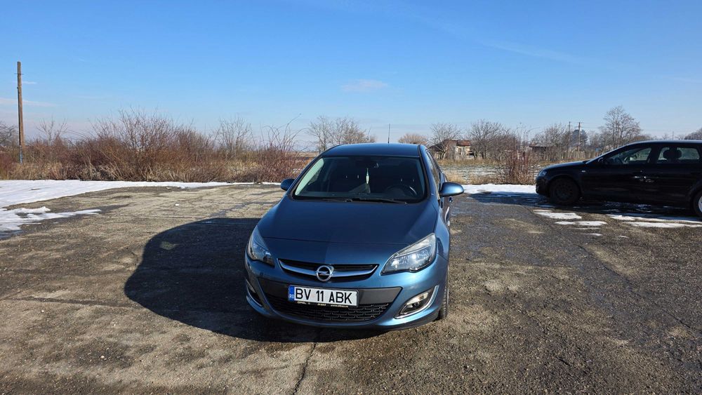 Vând Opel Astra J motor 1.4 140cp