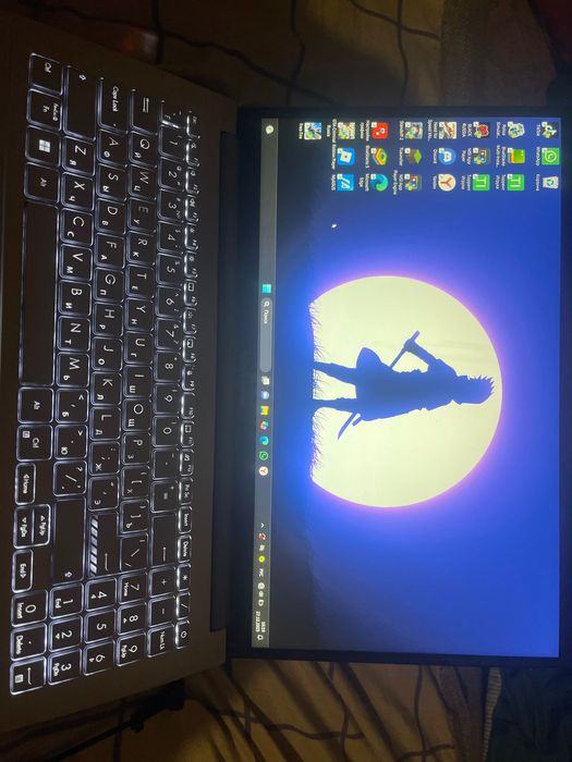 Ноутбук ASUS с гарантей