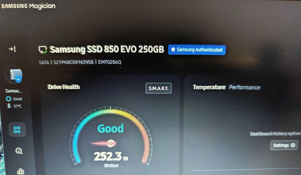 Dell Vostro 15 3568 i5-7200U/ 12 G/ SSD 250G Samsung/ 15.6 FHD/ f.buna