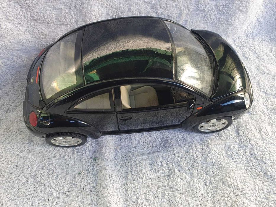 Machetă Auto Volkswagen New Beetle (1998) - Bburago (Scara 1:18)