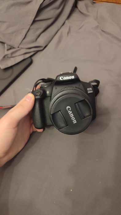 Фотоаппарат Canon EOS 2000D