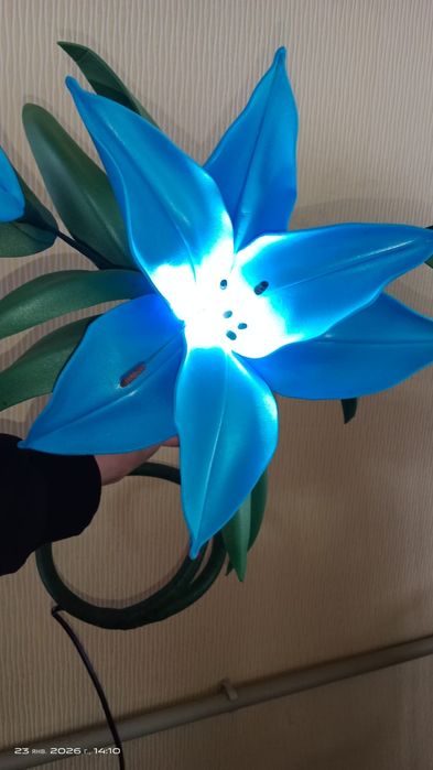 Продам цветок светильник