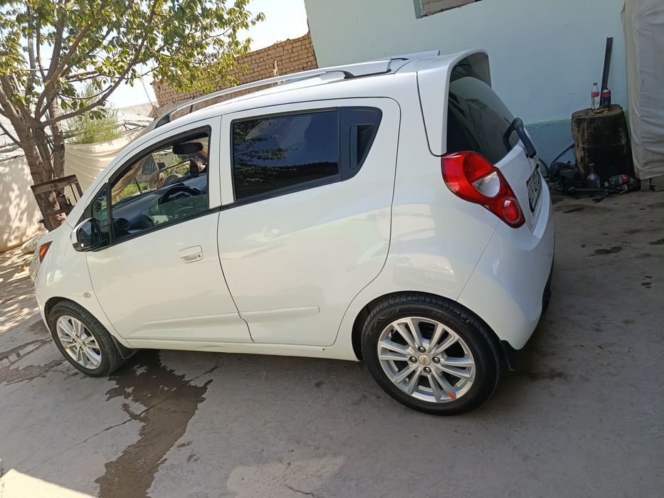 Mashina zoʻr katta matoʻr 5.30. Moy quyiladi