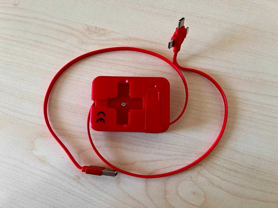 Компактно зарядно за телефон 3 в 1