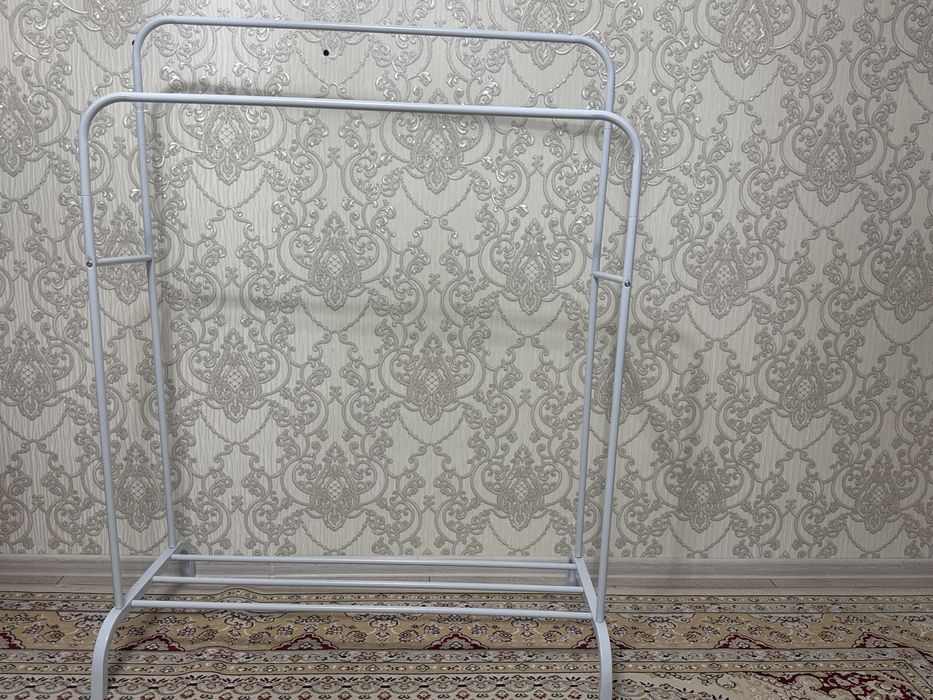 Стойка для одежды