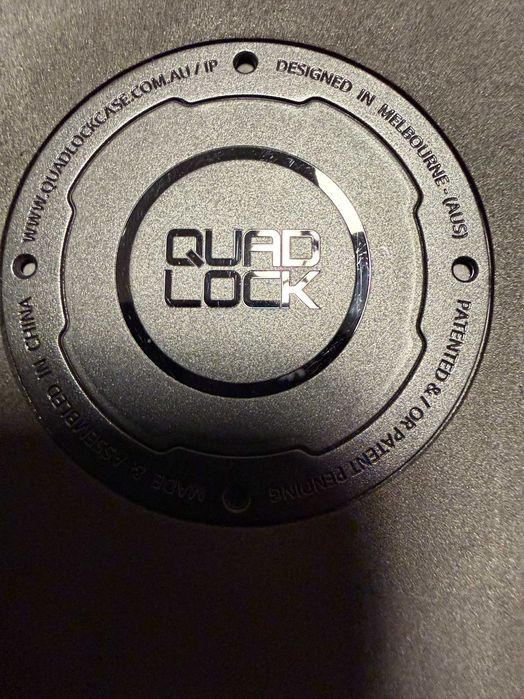 Husa QuadLock pentru iPhone 15 Pro Max