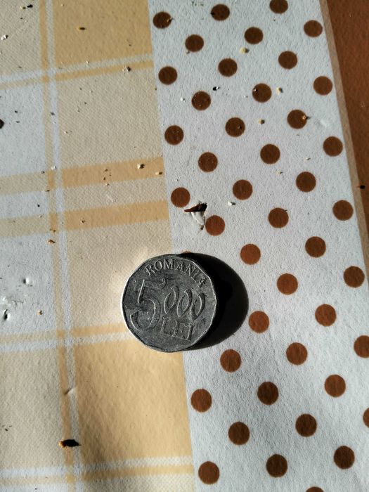 Vând moneda 5000 lei