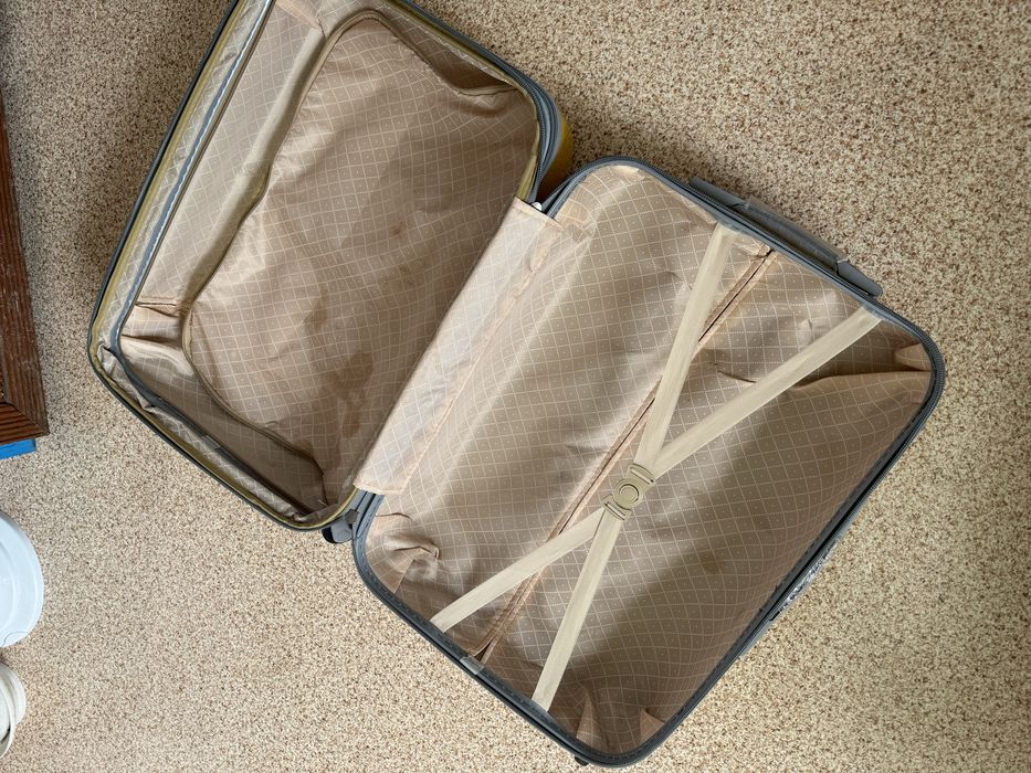 Продам чемодан размер М