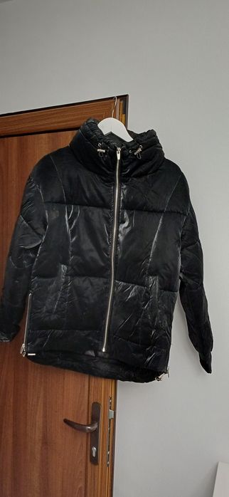 Geaca neagra de iarna