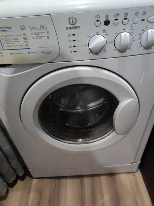 Продам стиральную машину indesit