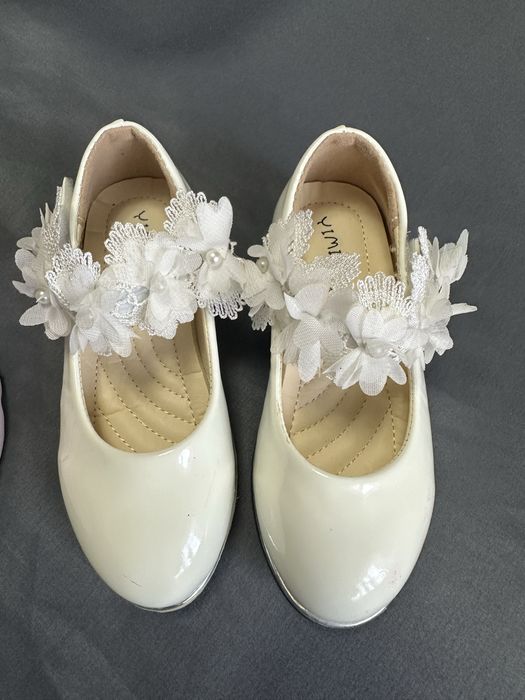 Продам детскую обувь