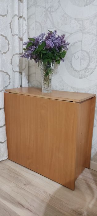 Продам стол книжку