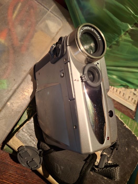 Видеокамера  б у   нет батареи