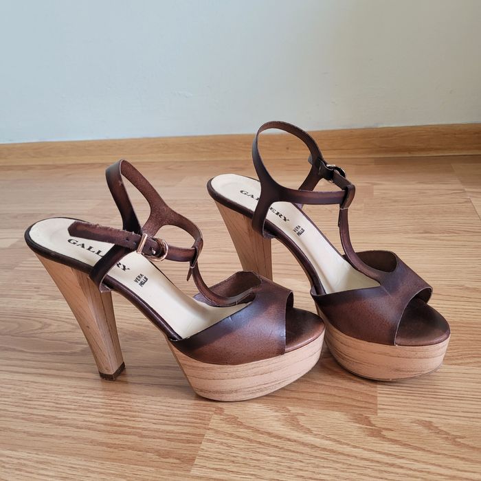 Sandale cu platforma