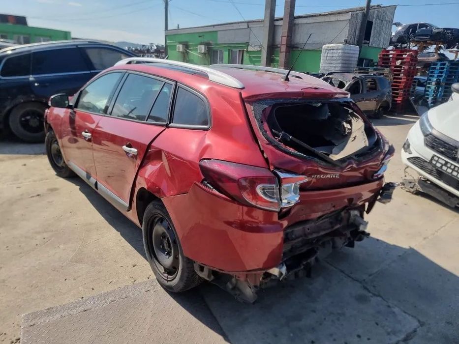 Dezmembrez Renault Megane 3, an 2010, motor 1.9 dci cutie de viteze manuala 6+1 trepte