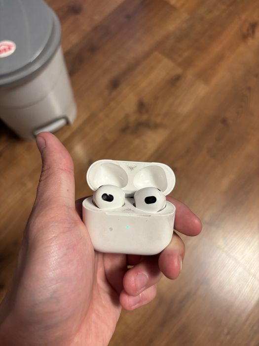 Продается Air Pods 3, оригинал коробка есть!!!