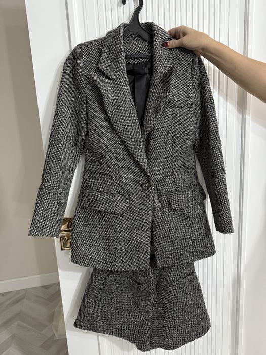 Твидовый женский костюм.