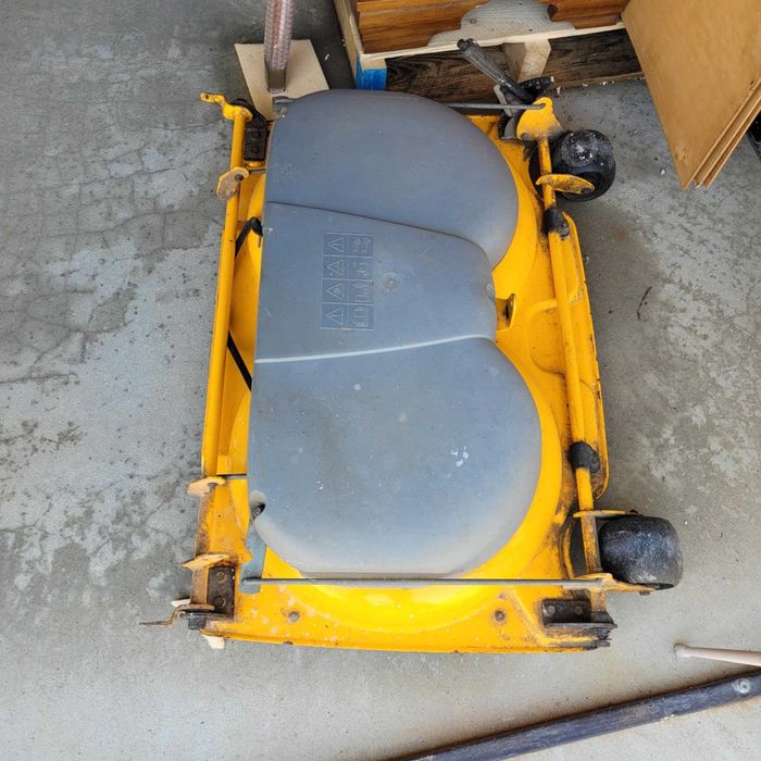 Vand tractoras de tuns iarba / gazonul marca Stiga Villa Master