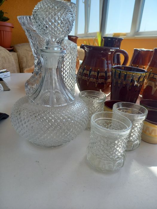 Стари глинени и стъклени съдове