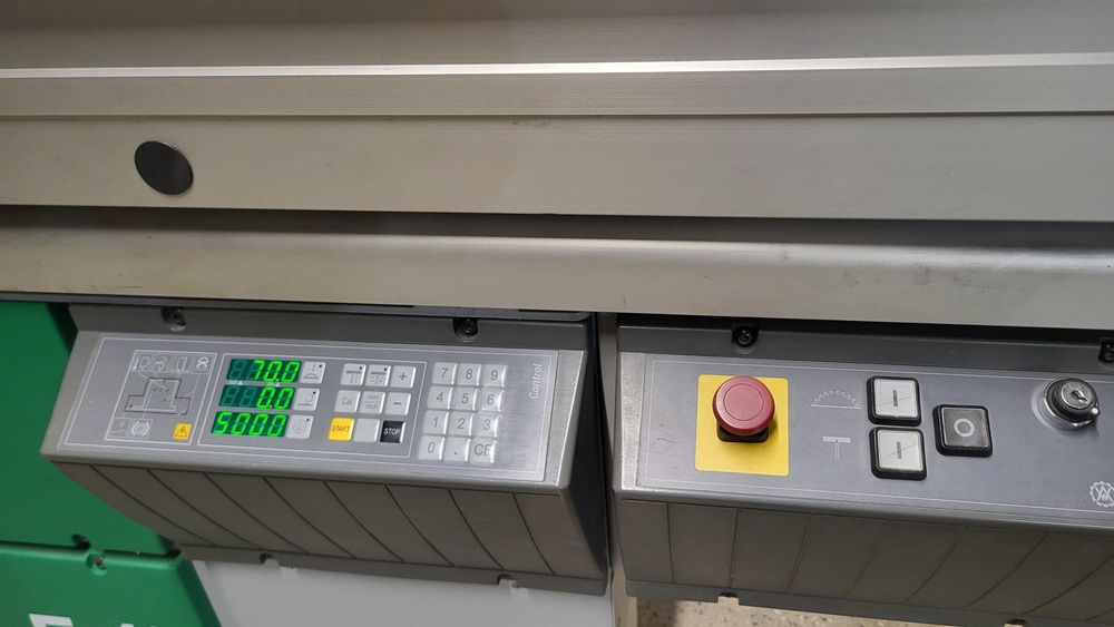 Продавам форматно-разкроващ циркуляр Altendorf F 45