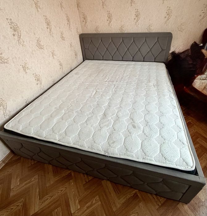 Кровать двуспальная