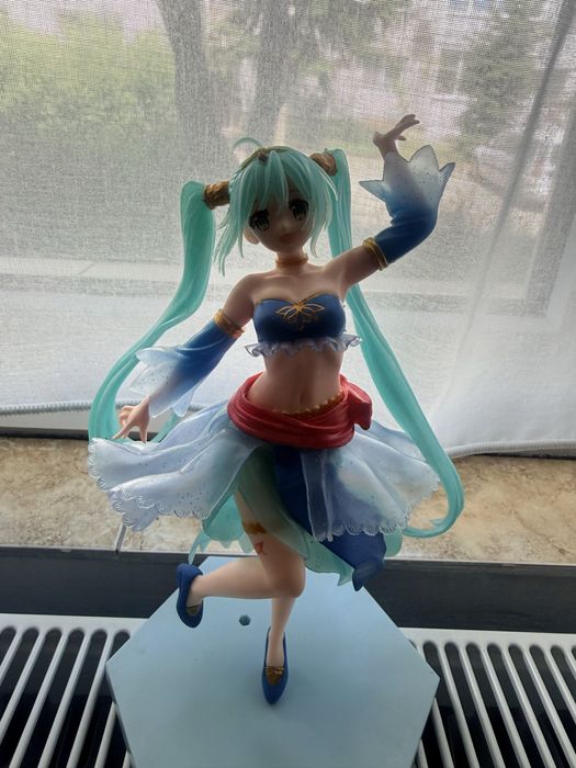 Hatsune Miku  fosforescent pvc doll, 23cm